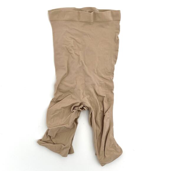 SKIMS Size M Seamless Sculpt High Waisted Above The Knee Shorts Light Beige NWOT - Picture 3 of 3